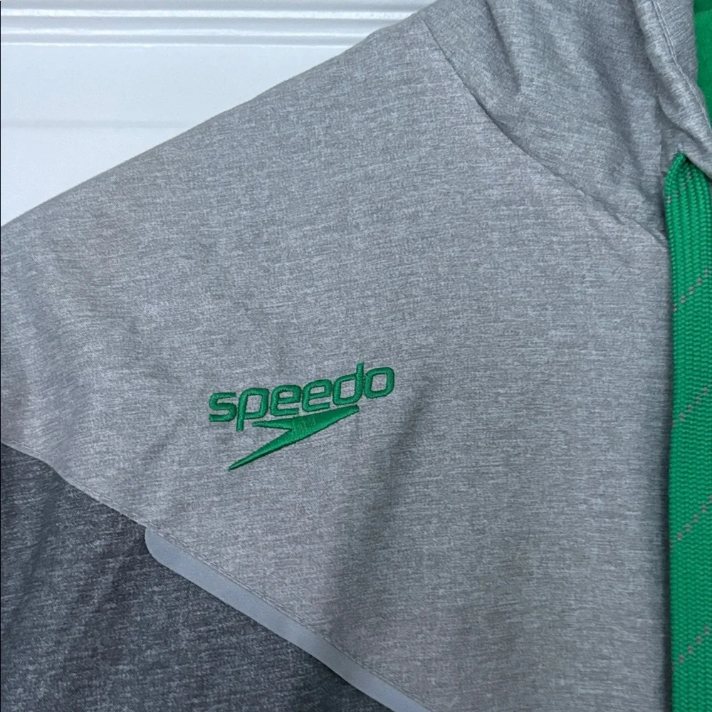 LIKE NEW Speedo Team Parka Grey with Green Size Medium - Picture 7 of 11